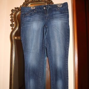 EUC L.E.I. ASHLEY LOW RISE SKINNY JEANS(17)